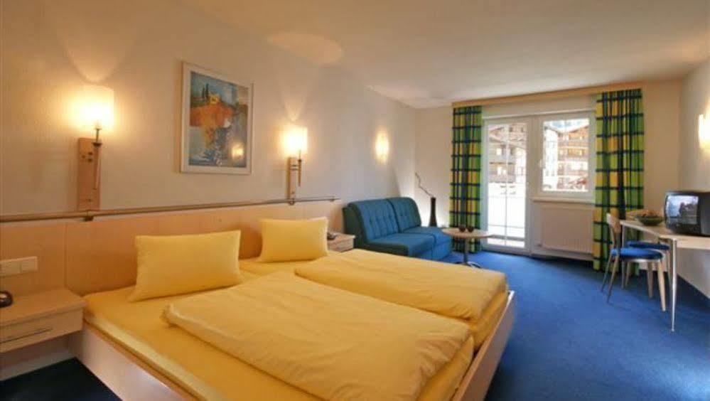 Petit Madlein Bed and Breakfast Ischgl Rum bild
